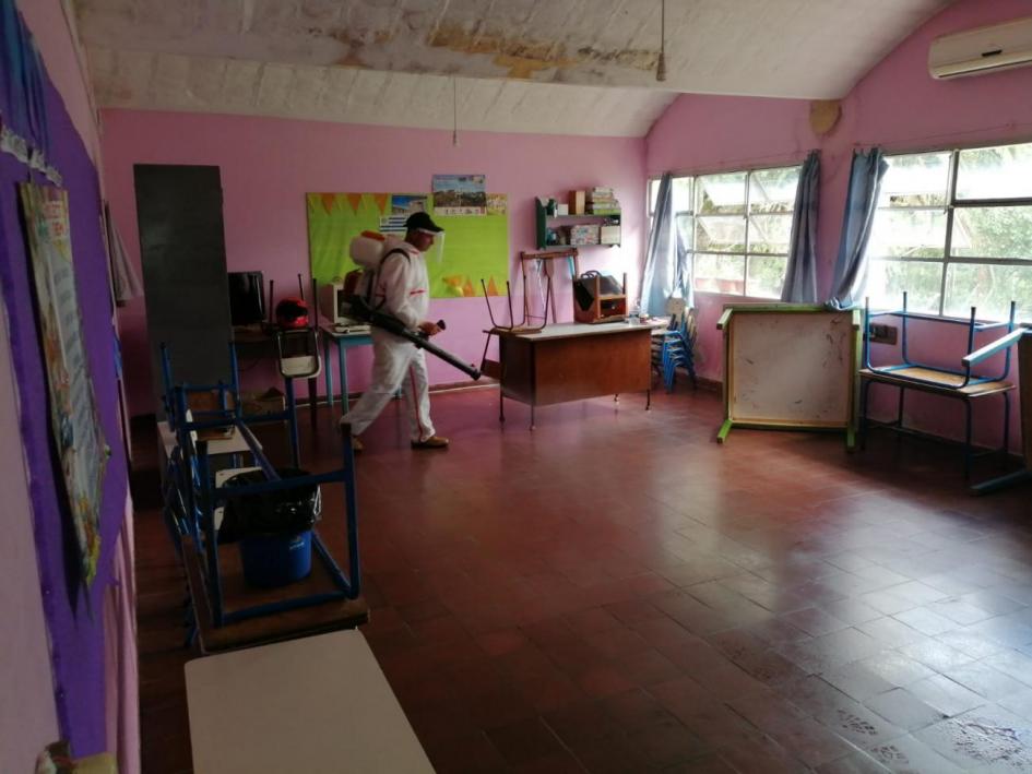 Tareas de desinfección preventiva en escuelas rurales de Soriano Tareas de desinfección preventiva en escuelas rurales de Soriano