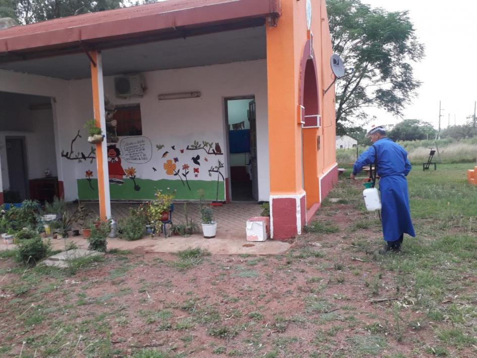 Tareas de desinfección preventiva en escuelas rurales de Soriano Tareas de desinfección preventiva en escuelas rurales de Soriano