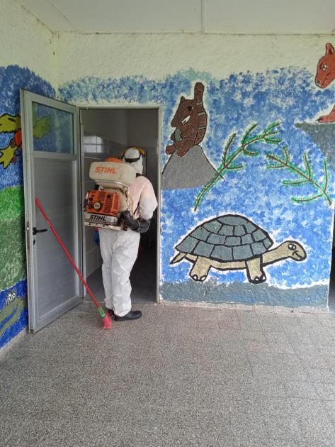 Tareas de desinfección preventiva en escuelas rurales de Soriano Tareas de desinfección preventiva en escuelas rurales de Soriano