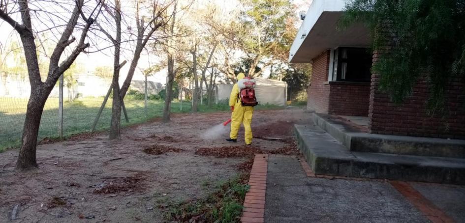 Tareas de sanitización en escuelas del departamento de San José Tareas de sanitización en escuelas del departamento de San José