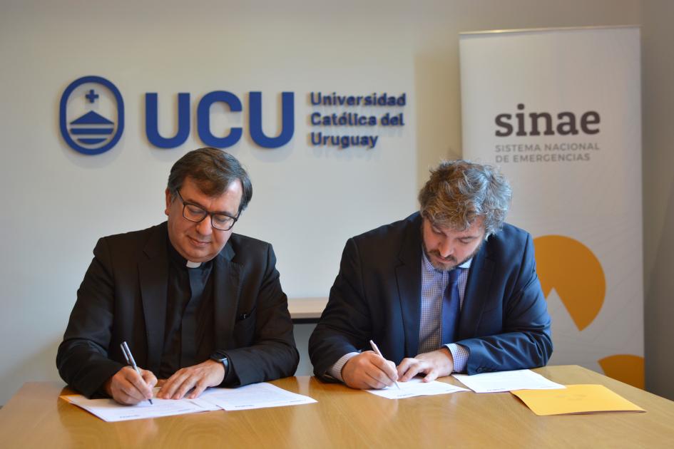 Julio Fernández y Santiago Caramés en la firma del acuerdo Julio Fernández y Santiago Caramés en la firma del acuerdo