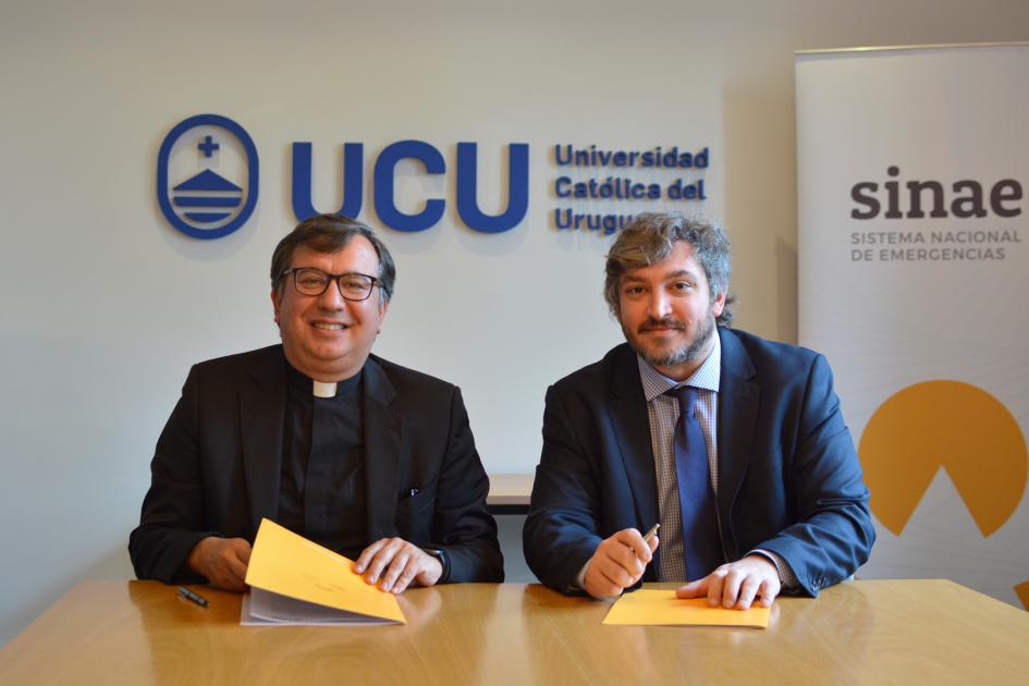 Julio Fernández (Rector de la UCU) y Santiago Caramés (Director Nacional de Emergencias del Sinae) Julio Fernández (Rector de la UCU) y Santiago Caramés (Director Nacional de Emergencias del Sinae)