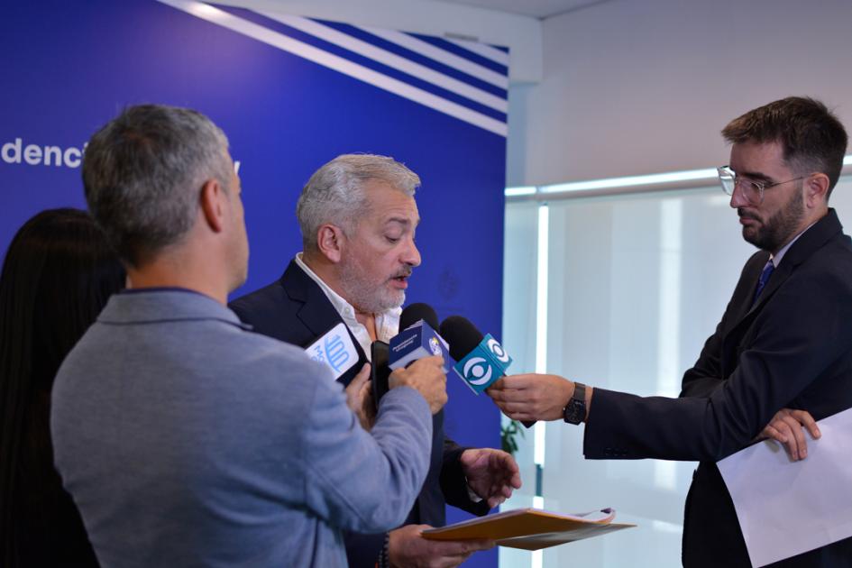 Leandro Palomeque atendiendo a los medios de prensa Leandro Palomeque atendiendo a los medios de prensa