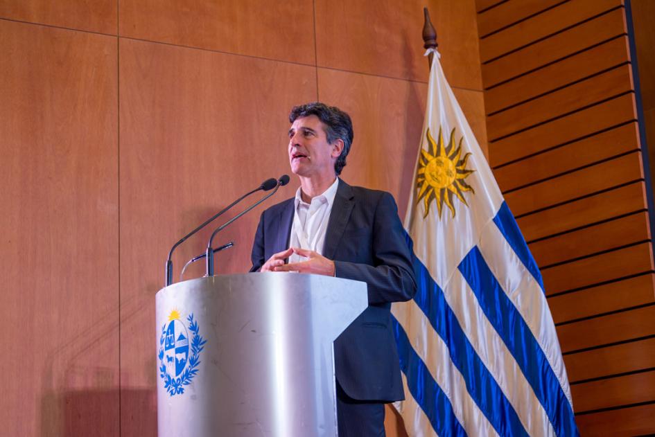Ignacio Suasnabar presentando el estudio de percepción social del riesgo en Uruguay Ignacio Suasnabar presentando el estudio de percepción social del riesgo en Uruguay