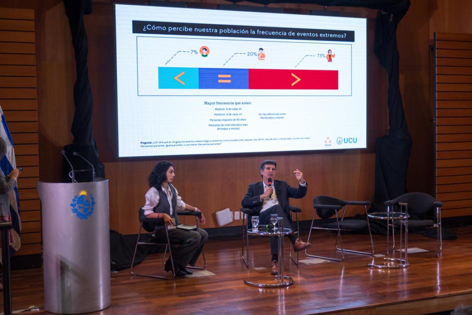 Souza y Suasnabar dando respuesta al público interviniente Souza y Suasnabar dando respuesta al público interviniente