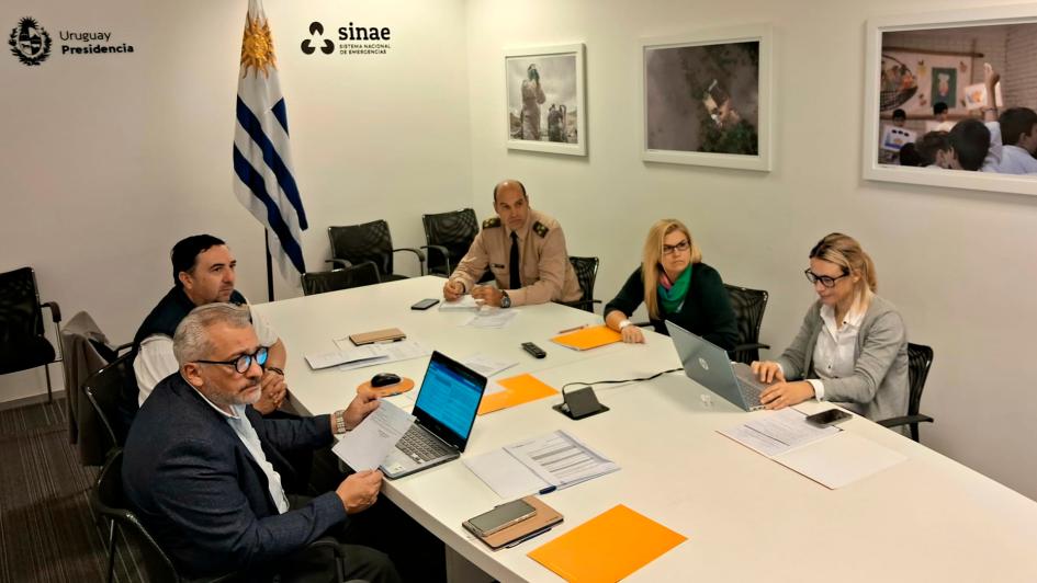 Integrantes de la Dirección Nacional de Emergencias Integrantes de la Dirección Nacional de Emergencias