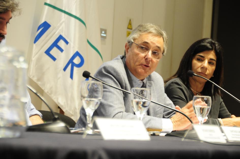Carlos Faroppa de la DGF del MGAP y Lucía Basso de la SPF en la conferencia de lanzamienro del Plan Carlos Faroppa de la DGF del MGAP y Lucía Basso de la SPF en la conferencia de lanzamienro del Plan