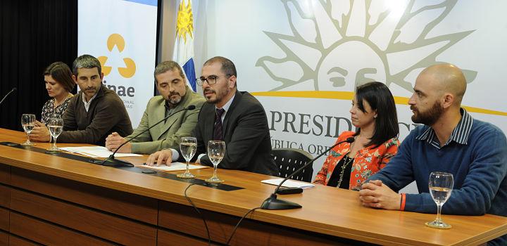 Autoridades Imagen de autoridades presentando resultados