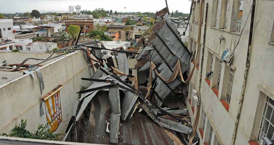 Fuente: Presidencia - Tornado en la ciudad de Dolores 15 de abril de 2016 Tornado en la ciudad de Dolores 15 de abril de 2016