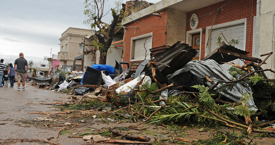 Fuente: Presidencia - Tornado en la ciudad de Dolores 15 de abril de 2016 Tornado en la ciudad de Dolores 15 de abril de 2016