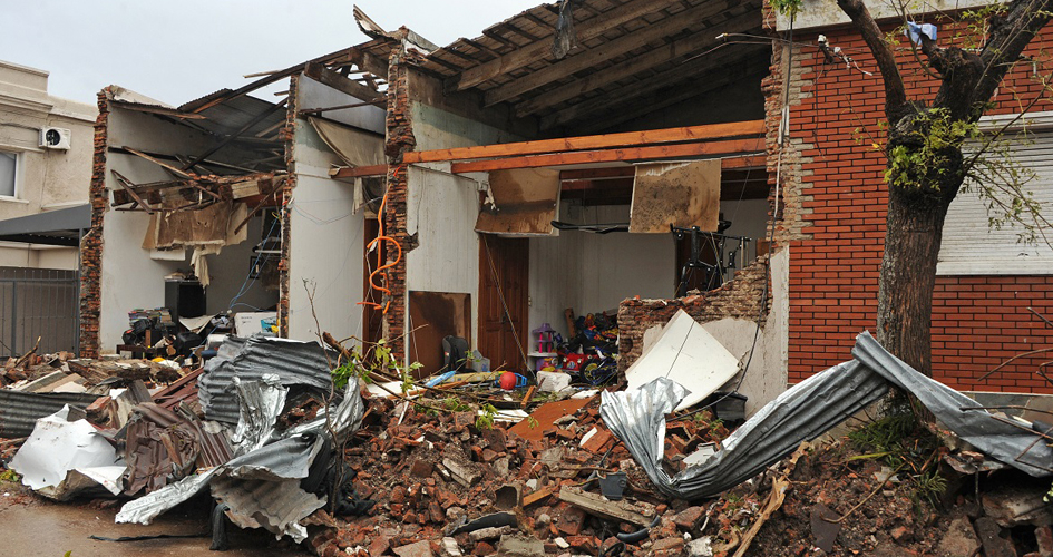 Fuente: Presidencia - Tornado en la ciudad de Dolores 15 de abril de 2016 Tornado en la ciudad de Dolores 15 de abril de 2016
