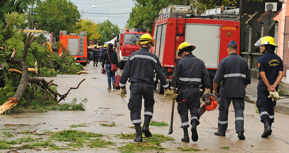 Fuente: Presidencia - Tornado en la ciudad de Dolores 15 de abril de 2016 Tornado en la ciudad de Dolores 15 de abril de 2016