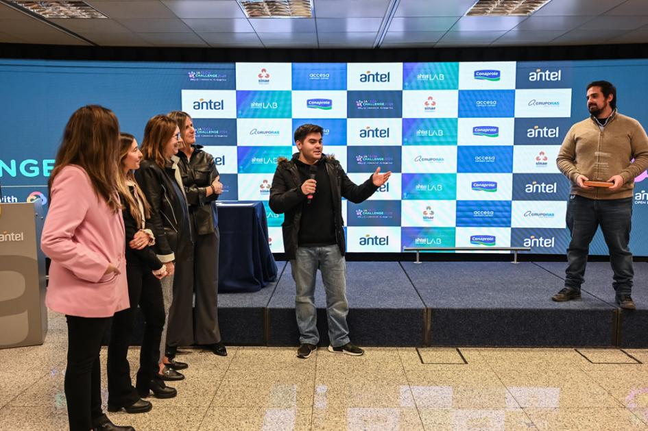 IA Tech Challenge 2024 - Foto: gentileza de Antel IA Tech Challenge 2024 - Foto: gentileza de Antel