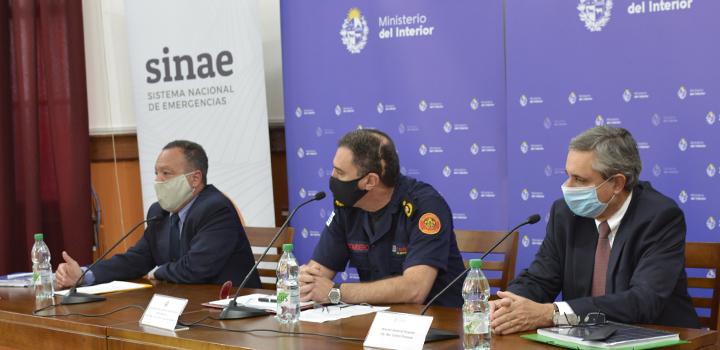 Autoriades de Sinae, Bomberos y Dirección General Forestal