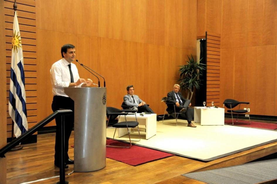 Intercambio entre medios y referentes de la academia intercambio entre medios y referentes de la academia