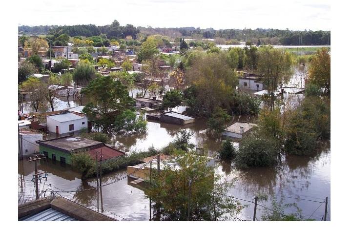 Recorrida por los departamentos más afectados por las inundaciones imagen aérea de inundación