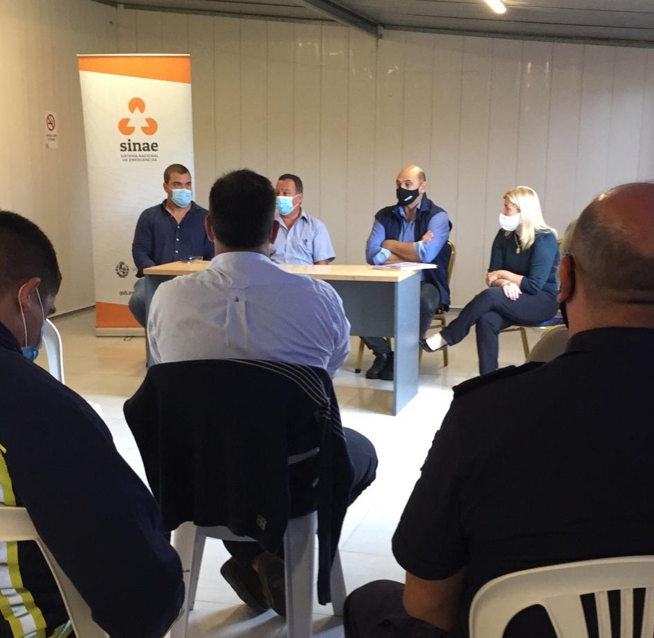 Referentes de la DNE y del Cecoed de Colonia en el municipio de Nueva Helvecia Referentes de la DNE y del Cecoed de Colonia en el municipio de Nueva Helvecia