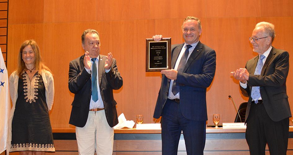 Uruguay recibió a través del Sinae un reconocimiento por su gestión durante la pandemia Uruguay recibió a través del Sinae un reconocimiento por su gestión durante la pandemia