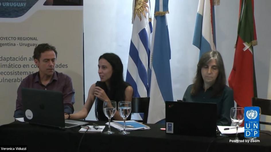 Walter Morroni, Fátima Cabrera y Adriana Piperno participando el encuentro binacional 