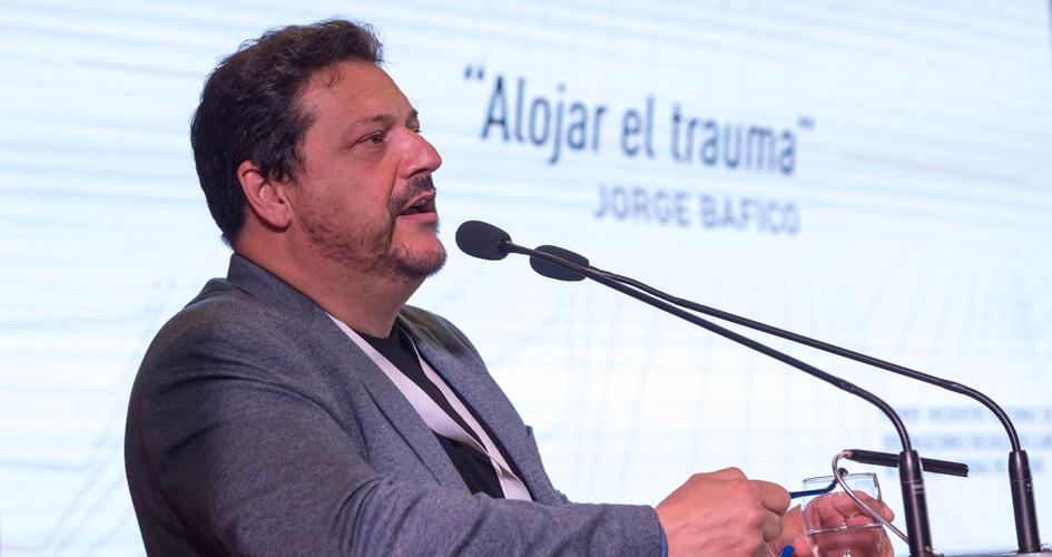 Jorge Bafico presentado su exposición "Alojar el trauma" Jorge Bafico presentado su exposición "Alojar el trauma"