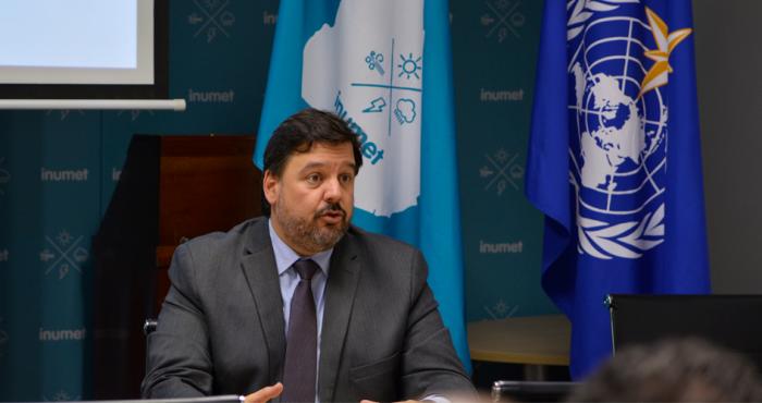 Ministro de Ambiente, Sr. Adrián Peña, presidiendo el CONAMET