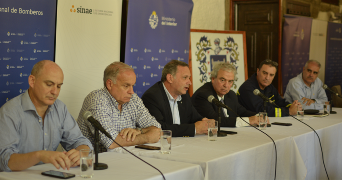 Autoridades presentando el Plan nacional de protección integral frente a incendios forestales 22-23