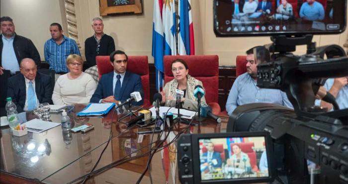 Reunión del Comité de Emergencias Departamental (CDE), convocada en la Intendencia de Paysandú Reunión del Comité de Emergencias Departamental (CDE), convocada en la Intendencia de Paysandú