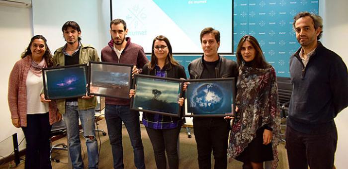 Ganadores y ganadoras recibiendo premio pro sus fotografías