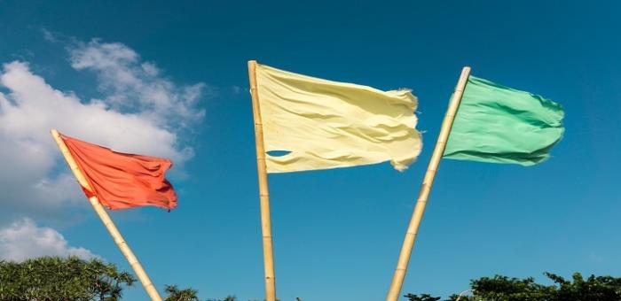 Banderas roja, amarilla y verde