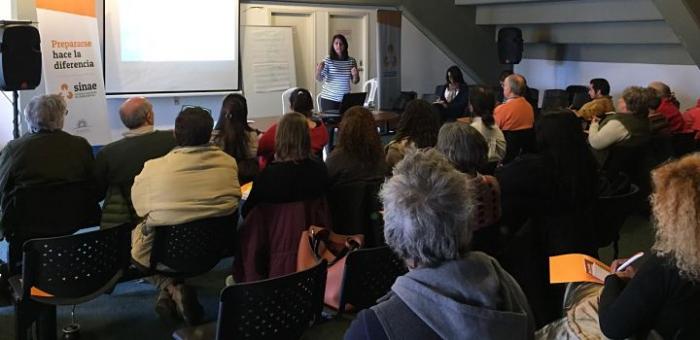 Institucionalidad y GIR, temáticas para abordar con los Comités Locales de Salto Fotografía de las personas durante la capacitación