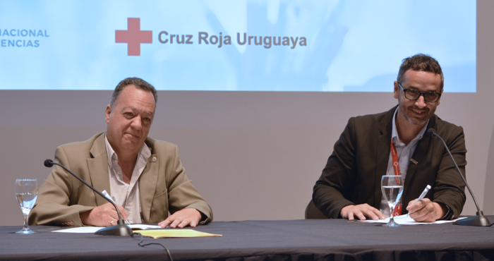 Cnel. (R) Mag. Sergio Rico (Sinae) y Daniel Pirotto (Cruz Roja Uruguaya)