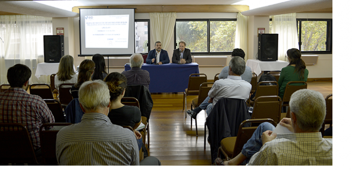 Personas en el taller