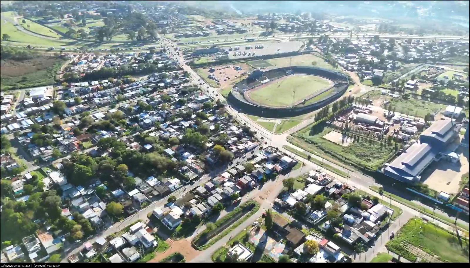 Fotografía aérea con dron del barrio Cerro Norte, destacando el Estadio Luis Trócoli y las manzanas residenciales circundantes.