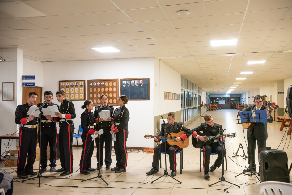  grupo musical de folklore integrado por estudiantes del Liceo Militar de Tacuarembó