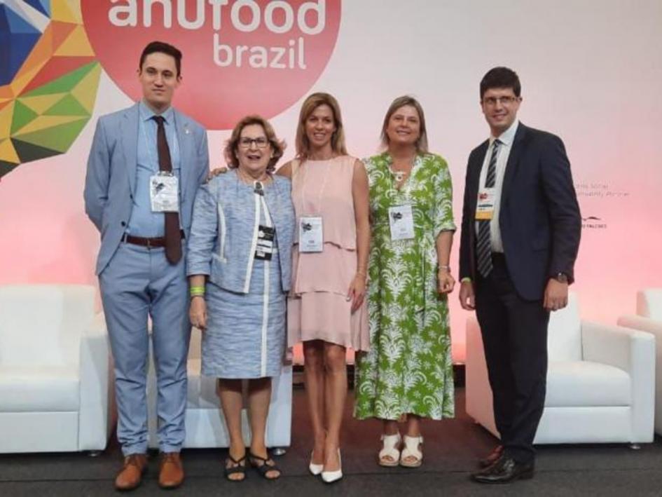 Autoridades en Stand de ANUFOOD