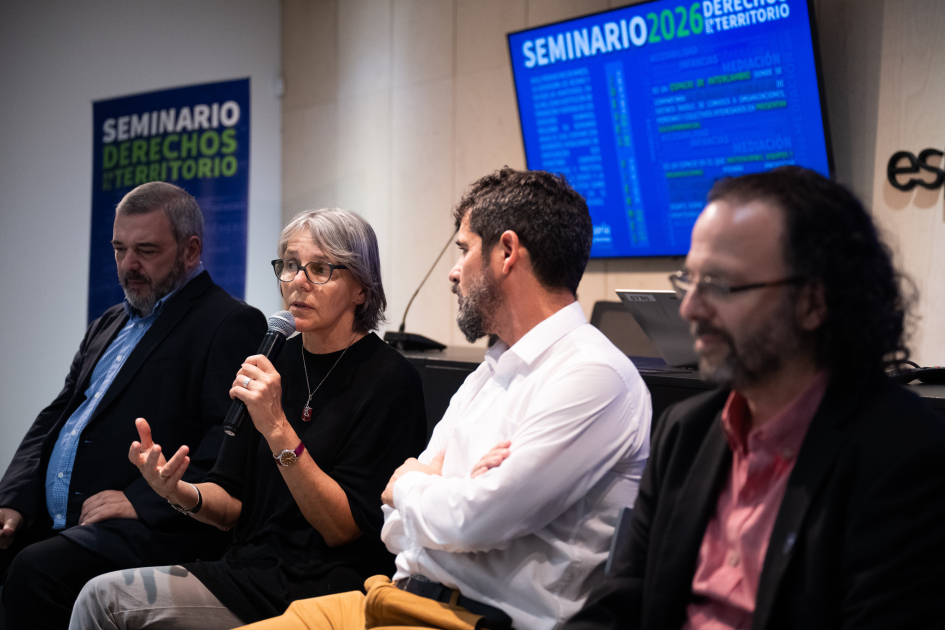 Foto del Intendente, representante de la INDDHH, titular de la Defensoría y rector de la UDELAR