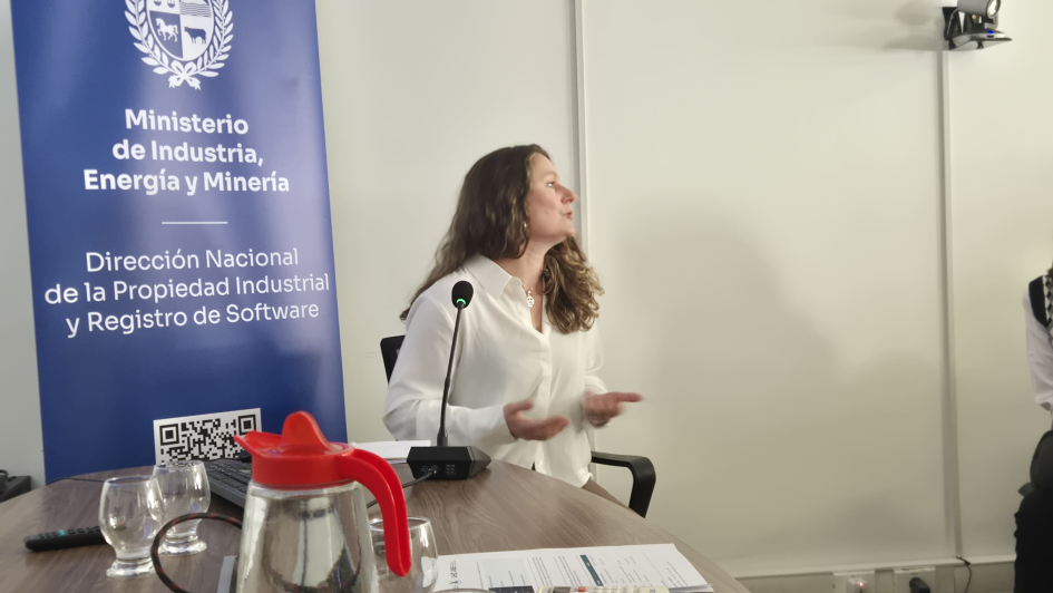 Silvana Ravia habla a la audiencia