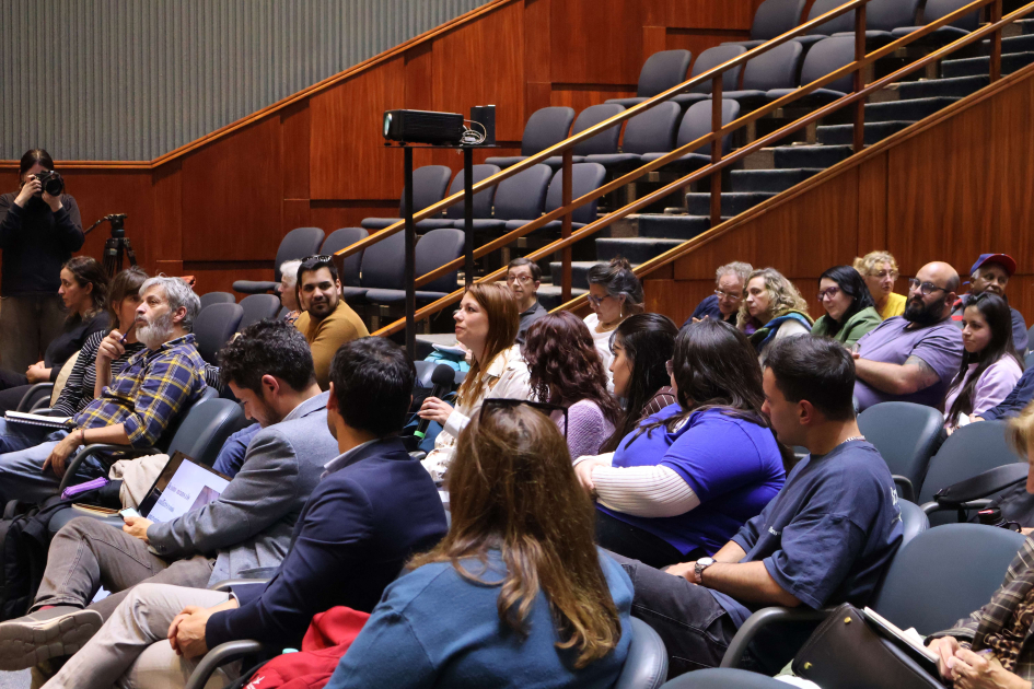 Intercambios entre participantes en la actividad de la Intendencia de Montevideo