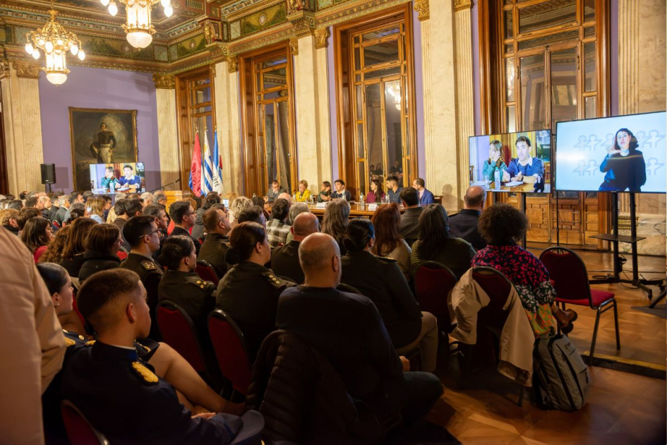 Público en el salón de Eventos Especiales del Parlamento.