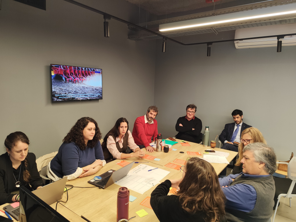 Discución de actores relevantes en el marco de la construcción del PENCTI
