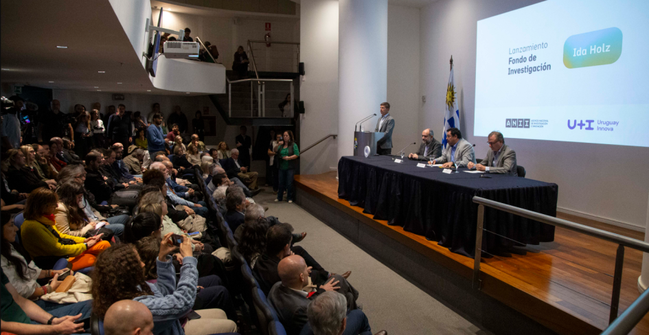 David Gonzalez, Director de la ANII, Alejandro Sánchez, Secretario de presidencia y Bruno Gili