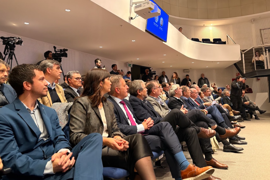 Autoridades nacionales presencian la firma del acuerdo