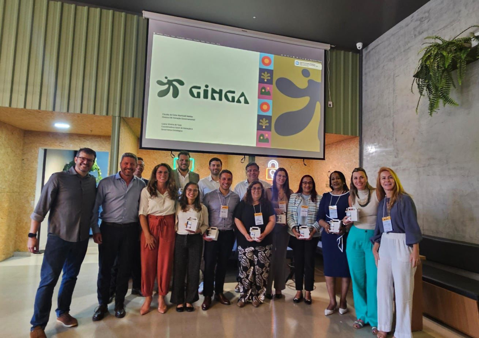 Delegación técnica posa para la cárama