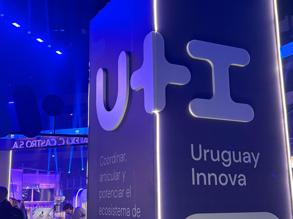 Logo de U+I en totem