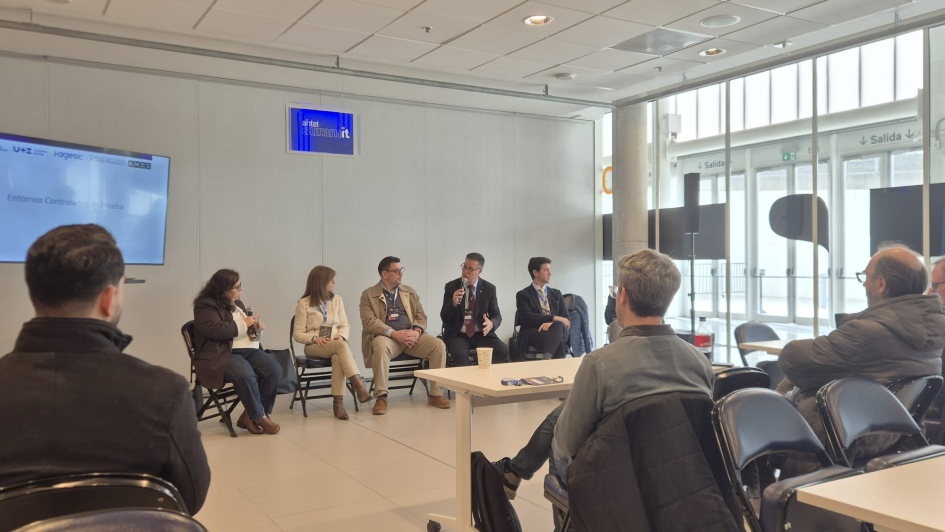 Representantes del instrumentos de sandboxes presentaron en un espacio tipo panel