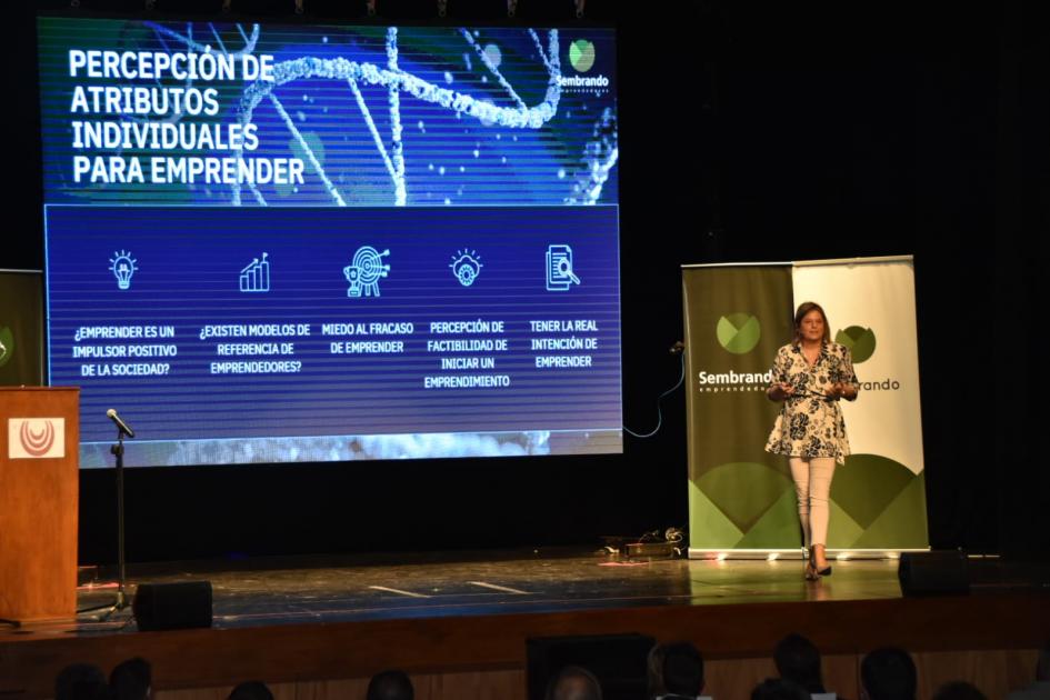 Andrea Bellolio en el 1er Encuentro Nacional de Emprendedurismo