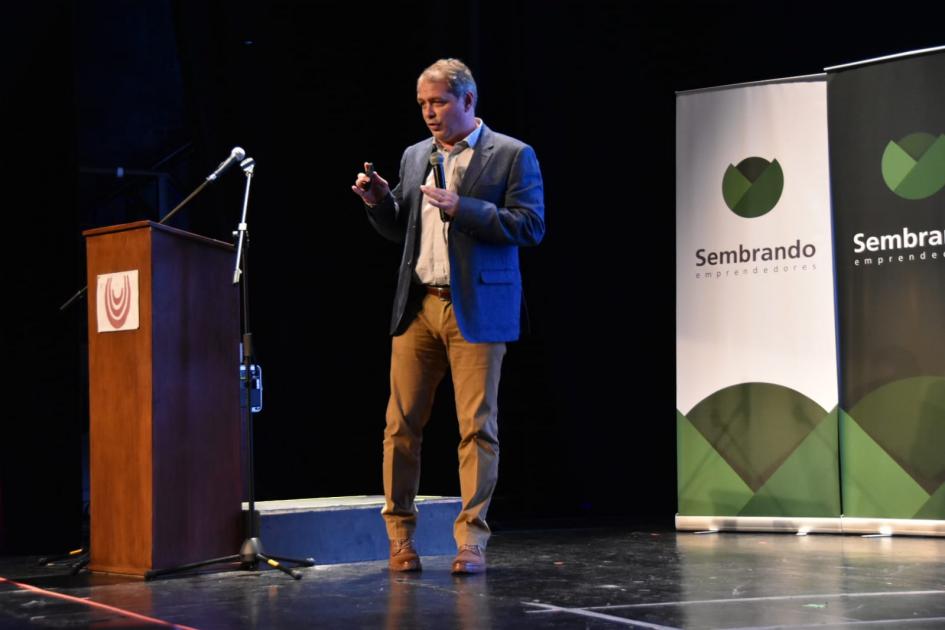 Guillermo López en el 1er Encuentro Nacional de Emprendedurismo - Intendente de Florida