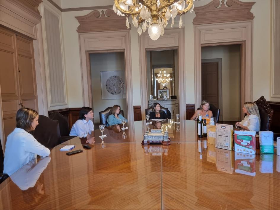 autoridades Nexuslogistics y Sembrando "