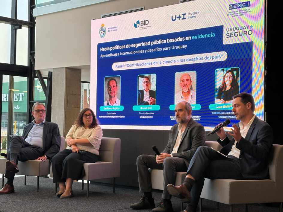 Bruno Gili, Sara Goldberg, David Gonzalez y Emiliano Rojido