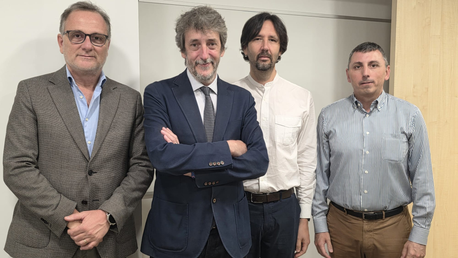 Bruno Gili y representantes del Centro para el Desarrollo Tecnológico Industrial (CDTI)
